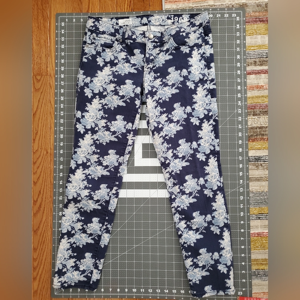 Gap Blue And White Floral Jean